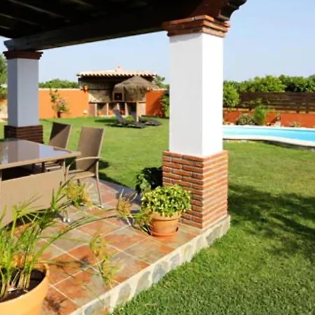 Casa Familiar Con Piscina, Barbacoa Y Jardin Cerca De La Playa En - Es-180-299 Conil De La Frontera